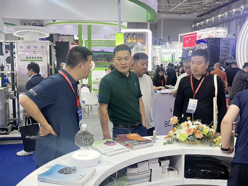 服務(wù)團(tuán)隊(duì)傾聽客戶需求