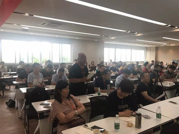 第九期《飼料效益提升與技術(shù)創(chuàng)新班》探討飼料企業(yè)轉(zhuǎn)型升級(jí)之路！