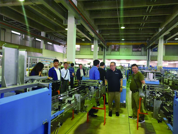 【飼料添加劑】部門的技術老師們考察日本雞蛋分級包裝(GP)